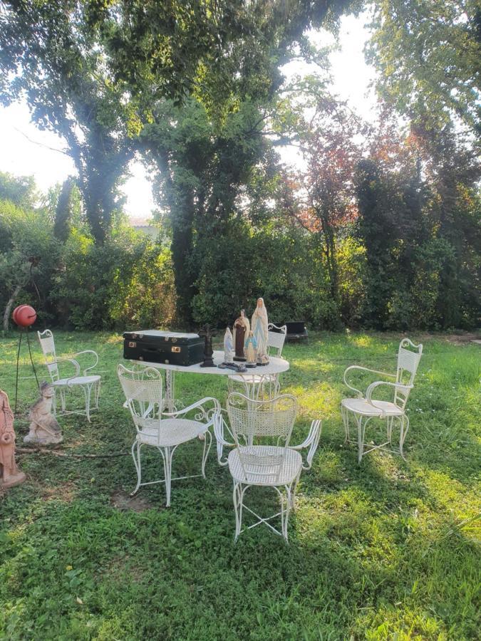 Hotel Manoir en Crau à Arles Extérieur photo