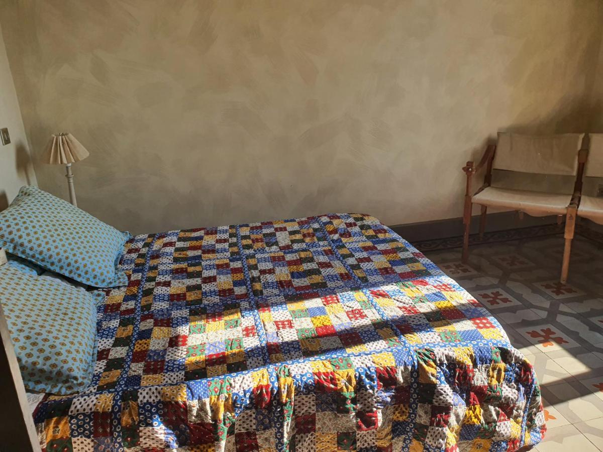 Hotel Manoir en Crau à Arles Extérieur photo