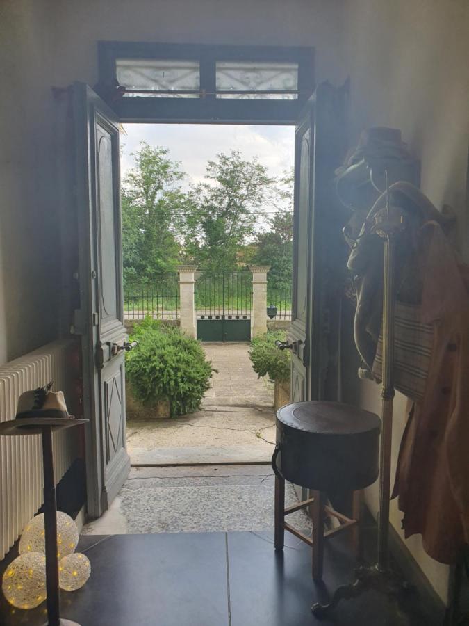 Hotel Manoir en Crau à Arles Extérieur photo
