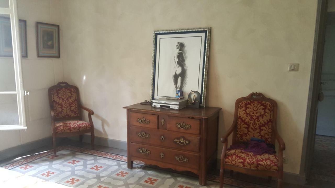 Hotel Manoir en Crau à Arles Extérieur photo