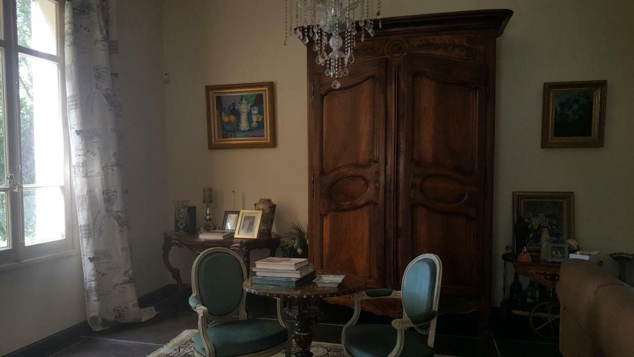 Hotel Manoir en Crau à Arles Extérieur photo